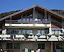 Apartamento de vacaciones Eggerschwiler Dachwohnung, Suiza, Berna, Lago de Thun, Hünibach: Hausansicht mit Balkon von der Seeseite